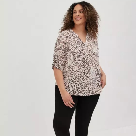 Torrid, size 4, white leopard print blouse - Picture 2 of 2